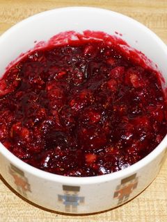 Una foto de SALSA DE ARÁNDANOS ROJOS (CRANBERRIES) PARA PAVO O POLLO. JON STYLE