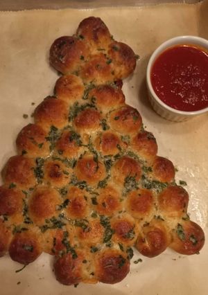Sajttal töltött karácsonyfa golyók pizza szószos mártogatóssal🎄 recept fotója