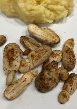 Una foto de Hongos de pasto dorados