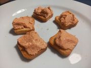 Una foto de paté de morrón