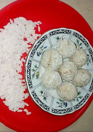 पोहा लड्डू (poha ladoo recipe in Hindi) रेसिपी मुख्य फोटो