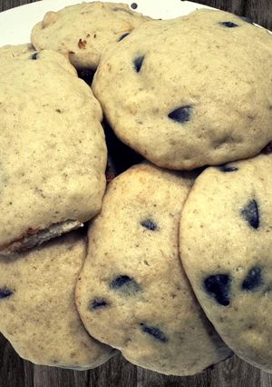 A picture of Banana Macademia Nut Chocolate Chip Cookies.