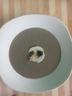Una foto de Crema de champiñones Xochitl