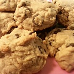 A picture of Super soft chocolate chip peanut butter cookies.