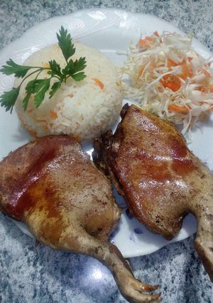 Una foto de Ensalada de col con cuy