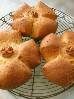 A picture of Simple Walnut Bread Rolls.