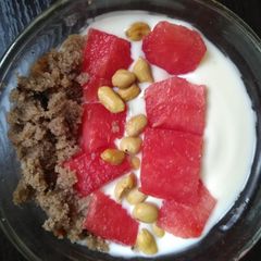 A picture of Easy yoghurt parfait.