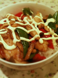 A picture of Rice Bowl with Chicken Breast and Bell Peppers Stir-Fried in Oyster Sauce.
