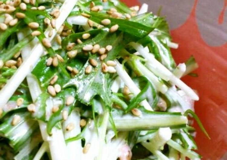 Recipe of Quick Crispy Mizuna Salad with Plum-Mayonnaise Dressing