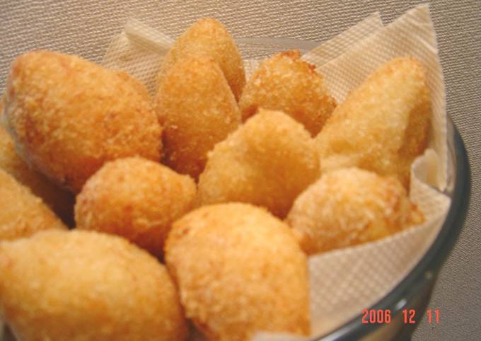 Coxinha (Brazilian Croquettes)