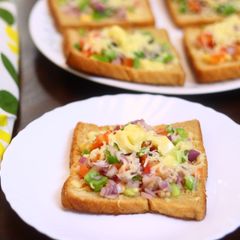 A picture of Cheese toast sandwich.