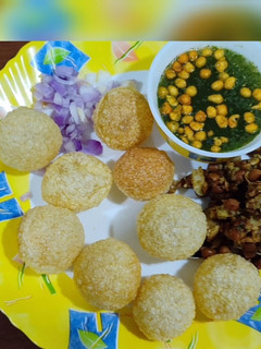 પાણીપુરી ની પૂરી (Panipuri Poori Recipe In Gujarati) રેસીપી મુખ્ય ફોટો