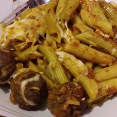 A picture of Pasta with meatballs.