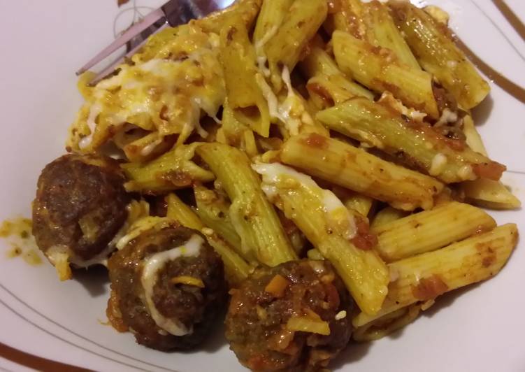 Pasta with meatballs
