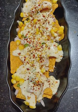 A picture of Vegetable cheesy nachos.