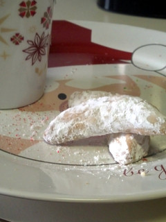 A picture of Almond Crescent cookies.