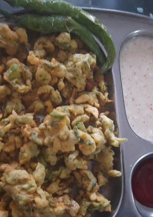 કુંભણીયા ભજિયા (Kumbhaniya Bhajiya Recipe In Gujarati) રેસીપી મુખ્ય ફોટો