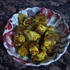 A picture of Paneer dry masala.