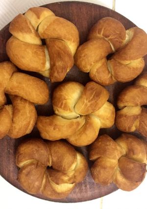 A picture of Fluffy spiral donut 🍩 without yeast & egg.
