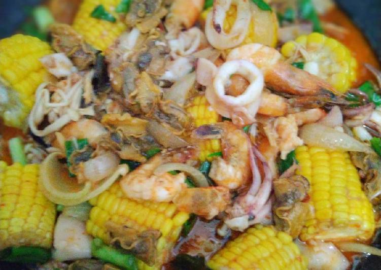 Resep Mix Seafood Saus Padang yang Bikin Ngiler