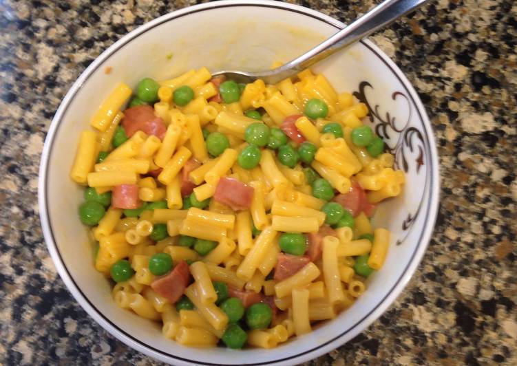 Mac &amp; Cheese with Peas and Hot Dogs