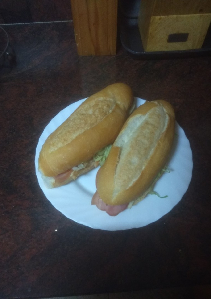 Una foto de Bocadillo rústico de tortilla de papas cocidas