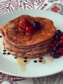 Una foto de Tortitas de avena y frutos rojos
