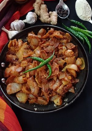 प्याज़ बेसन की सब्जी (pyaz besan ki sabzi recipe in Hindi) रेसिपी मुख्य फोटो