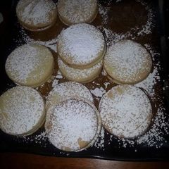 A picture of PERUVIAN ALFAJORES.