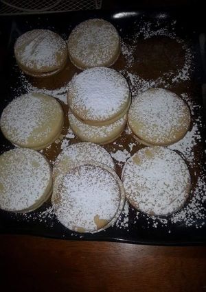 A picture of PERUVIAN ALFAJORES.