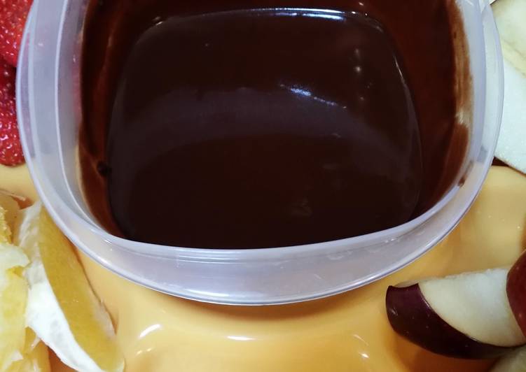 How to Prepare Homemade Fudge Dipping Sauce