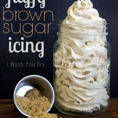 A picture of fluffy brown sugar icing.