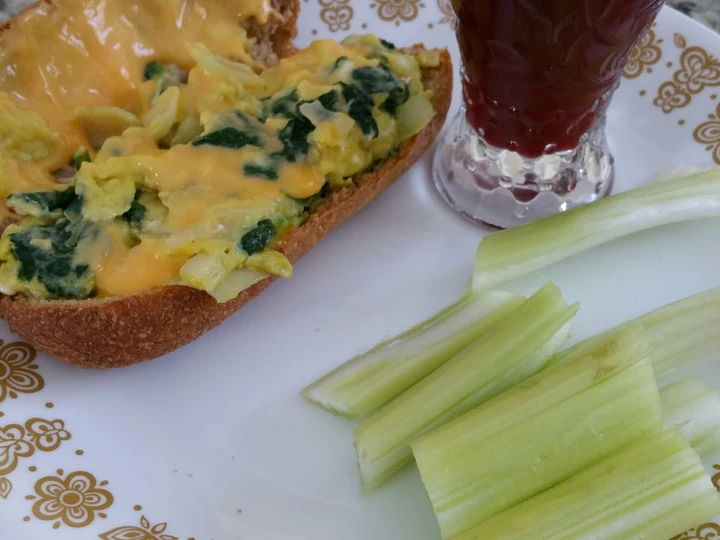 Easy Way Make Spinach omelet in a bun the So Delicious Tasty