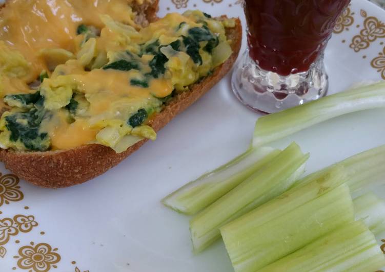 Recipe: Tasty Spinach omelet in a bun