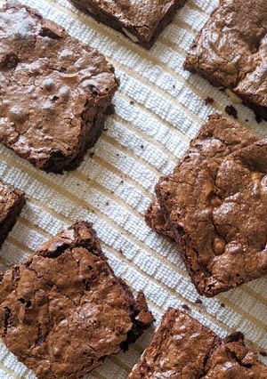 A picture of Hazelnut Brownies.