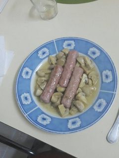 Una foto de Salchichas al vino blanco