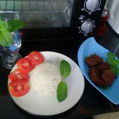 A picture of Semur daging sapi.