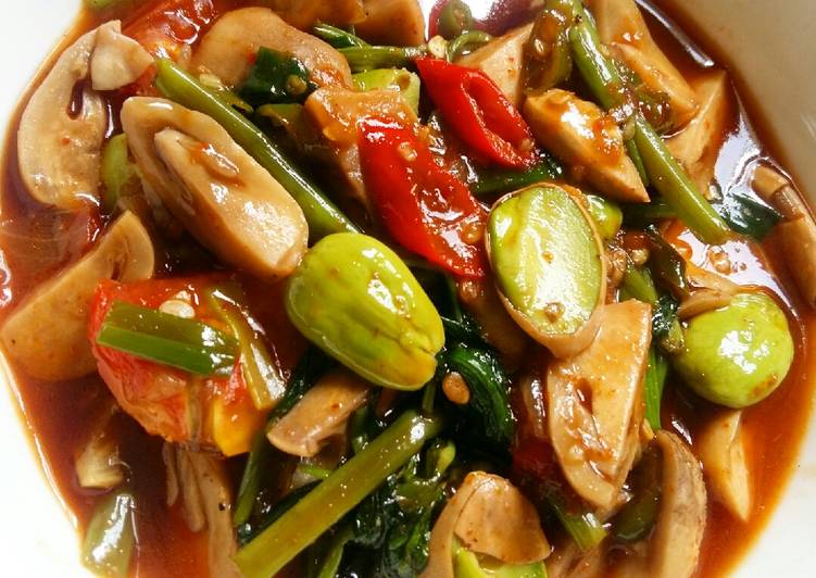 Cara Gampang Menyiapkan Tumis Jamur Kangkung Petai Super Pedas yang Bisa Manjain Lidah