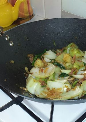 A picture of Bok Choy with Bacon.
