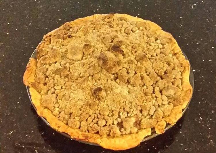 Simple Way to Prepare Apple Crumble Pie in 15 Minutes for Mom