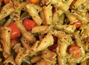 Una foto de Pasta con salsa de mantequilla y ajo