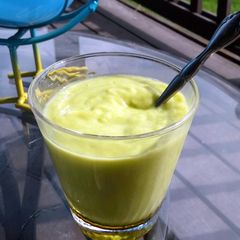 A picture of Green Yogurt.