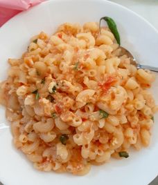 nui xào trứng cà chua