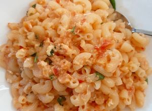 Hình của món Nui xào sốt cà chua trứng.