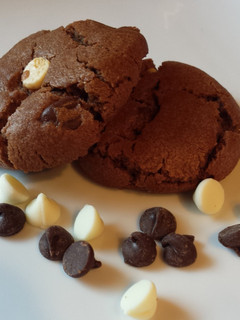 A picture of Chocolate Peanut Butter Dream Cookies.