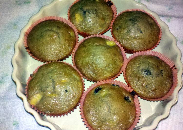 Cinnamon, Peach and Sultana muffins