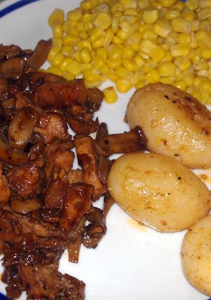 A picture of Macs chicken and mushrooms.