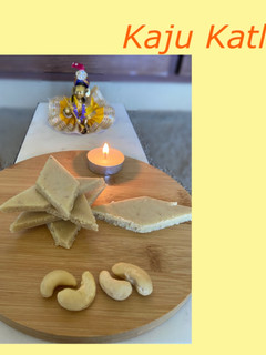કાજુ કતલી(Kaju Katli Recipe in Gujarati) રેસીપી મુખ્ય ફોટો