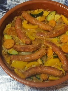 Una foto de Chorizo con verduras