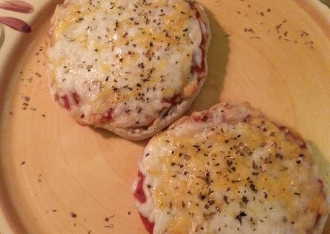 MMPs (mini muffin pizzas)